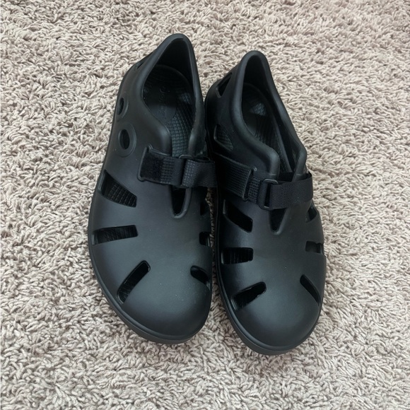 OOFOS Men's Black Slip-On Sandals - Picture 5 of 8